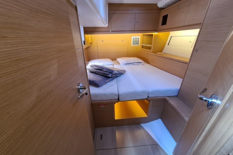 Rear port cabin as double bed