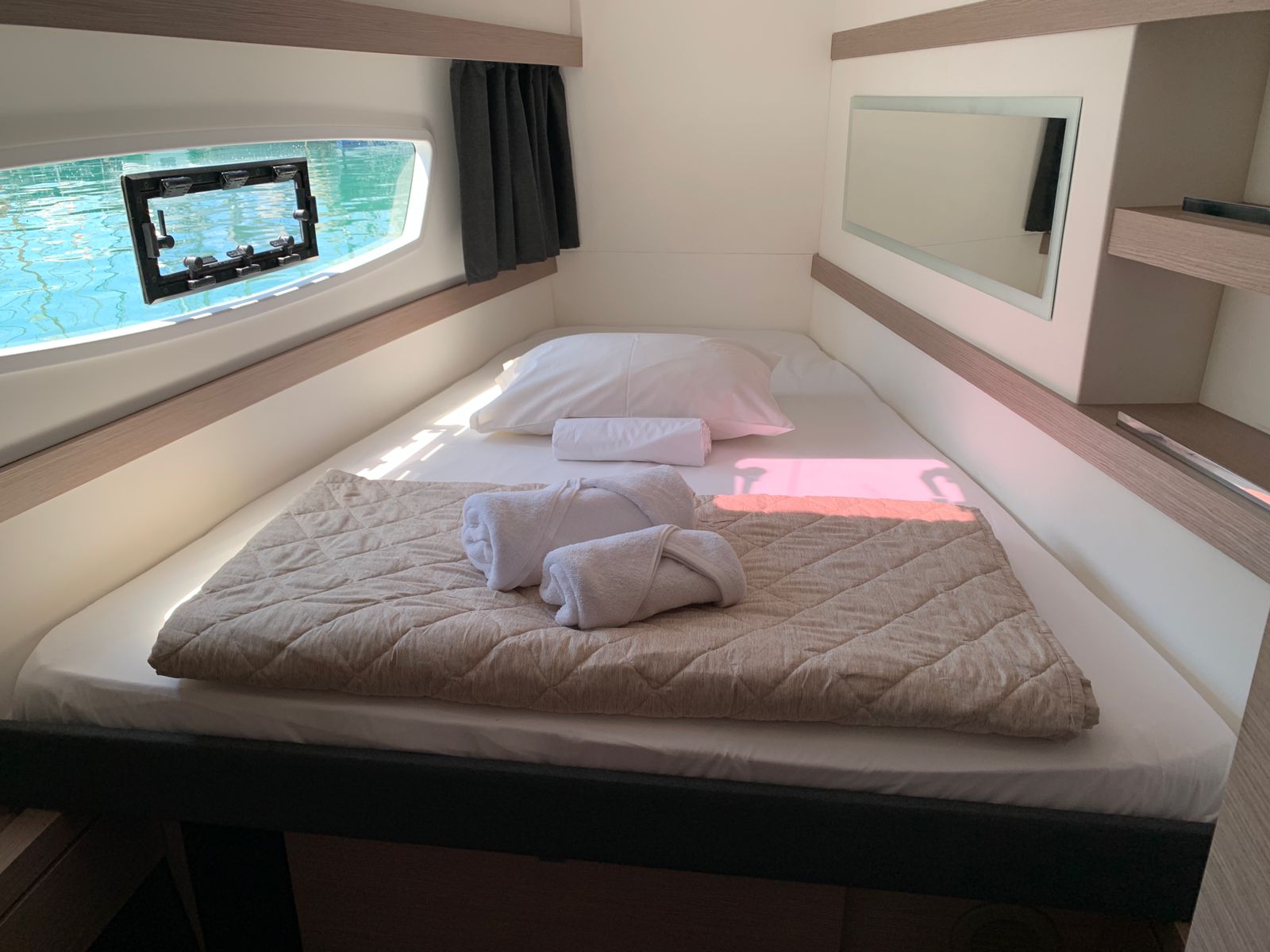 Fountaine Pajot Isla 40 Forward cabin